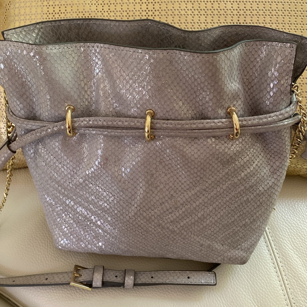 ANTONIO MELANI Soft Quilted Leather Bucket Crossbody Bag Silver - Picture 5 of 10
